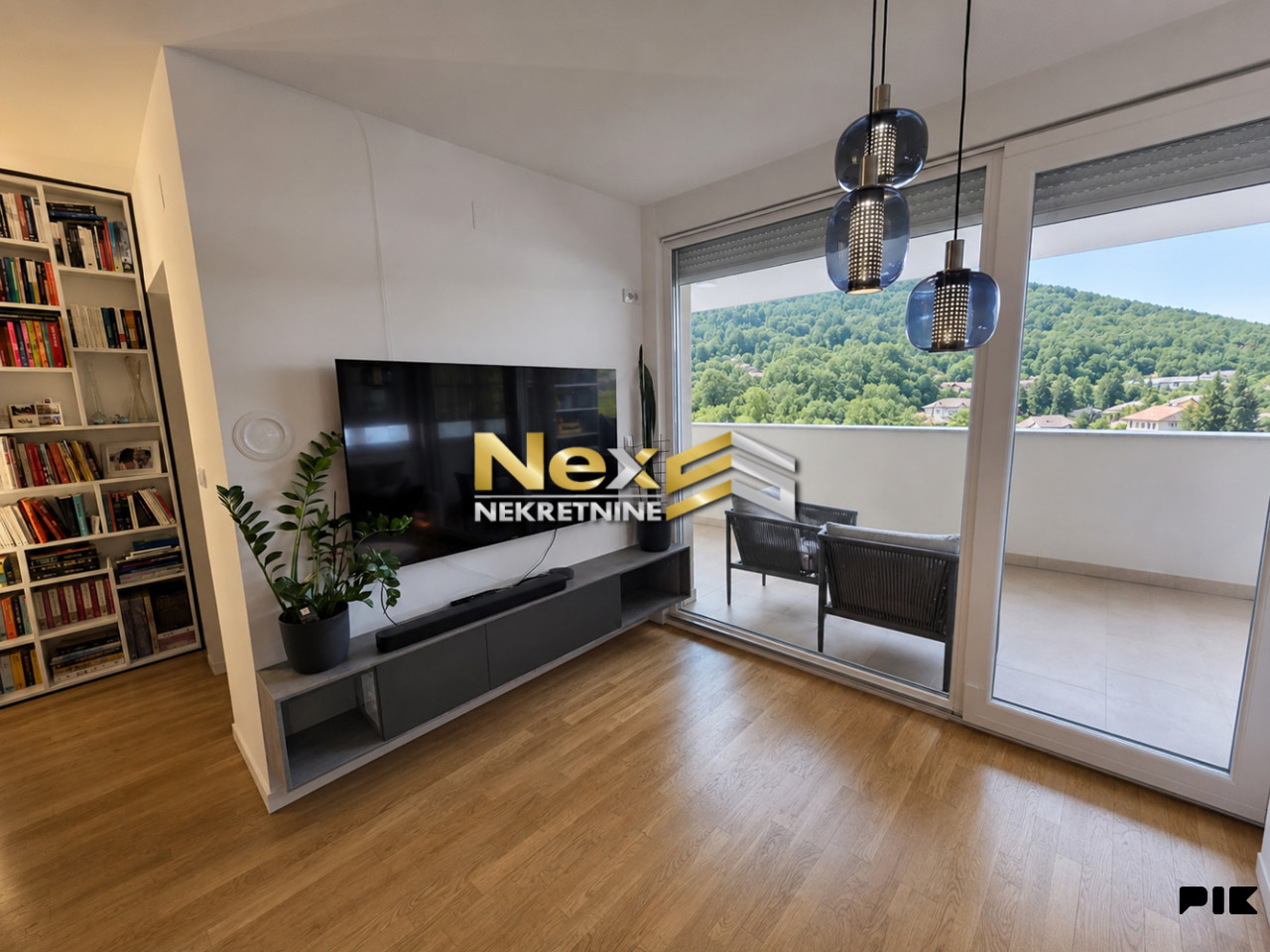 Namješten penthouse sa terasom na Dobrinji IV 91 m2 2