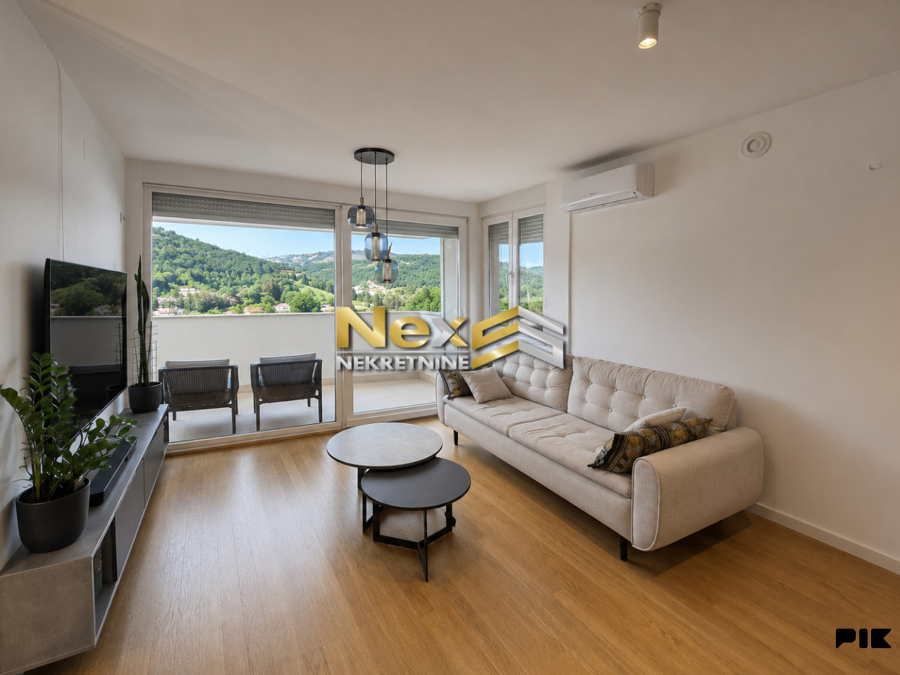 Namješten penthouse sa terasom na Dobrinji IV 91 m2