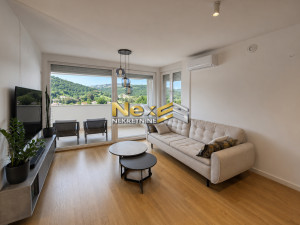 Namješten penthouse sa terasom na Dobrinji IV 91 m2