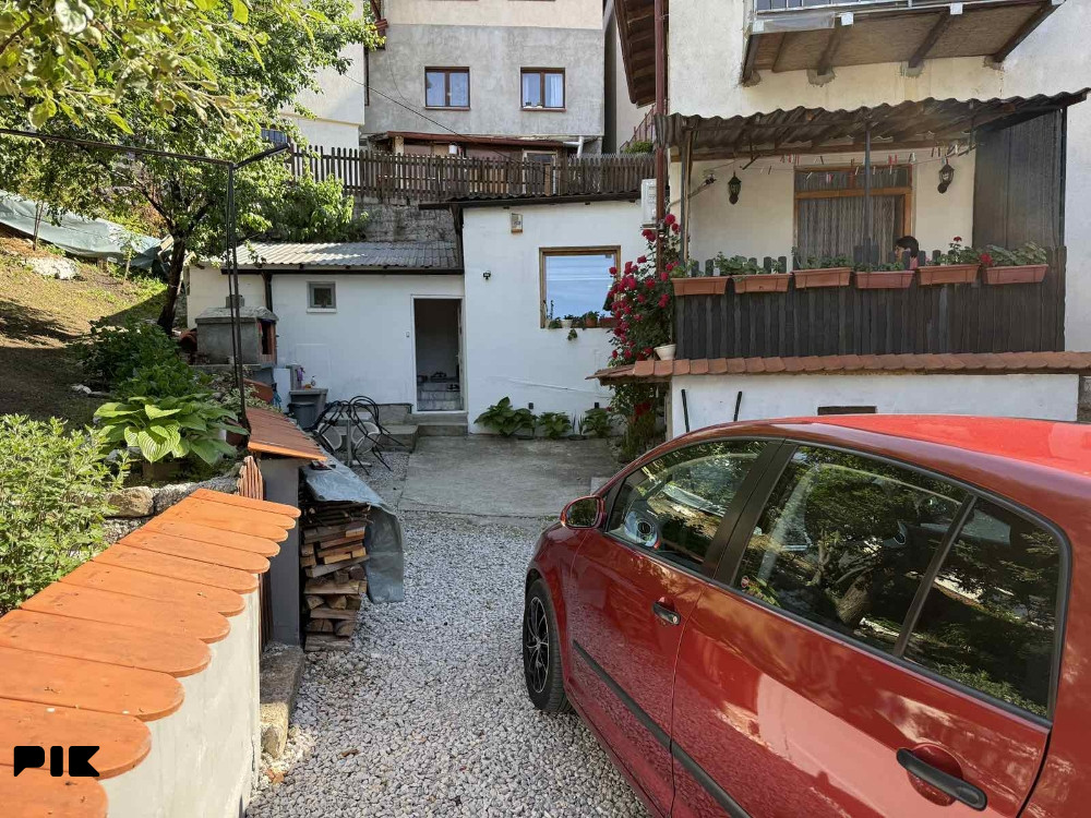 Stan sa dvorištem Stari Grad 9