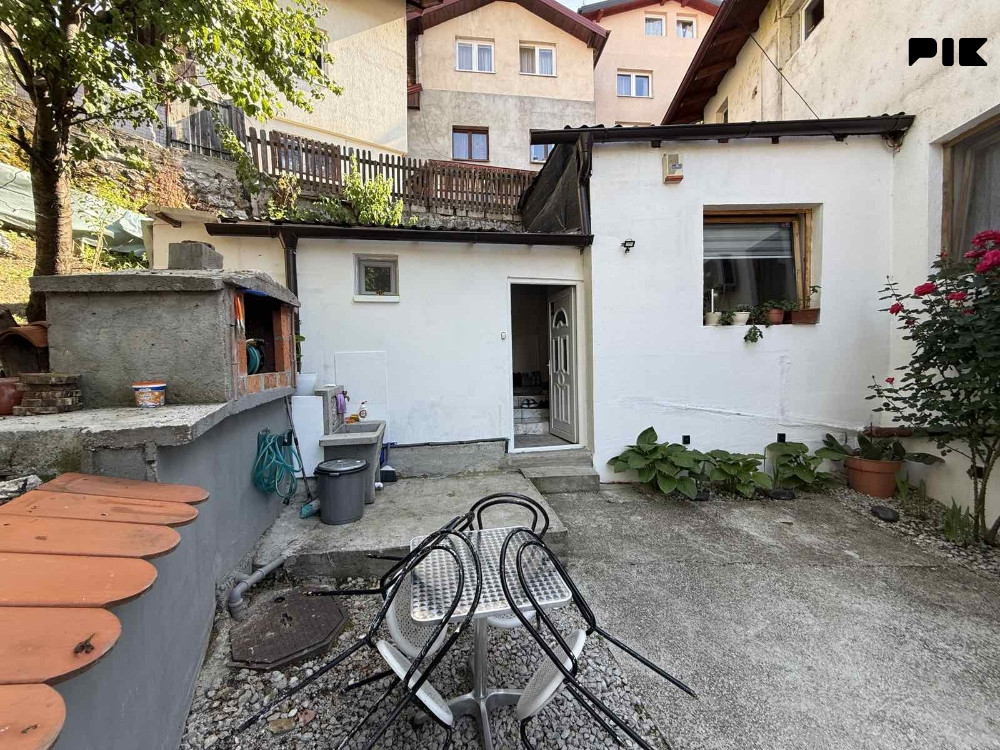 Stan sa dvorištem Stari Grad 12