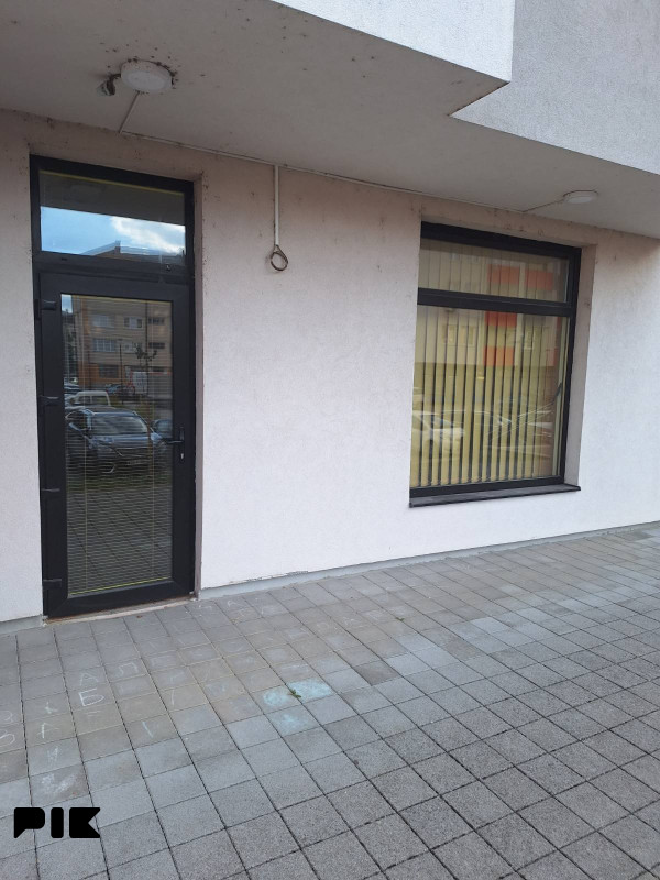 Izdaje se poslovni prostor u centru Pala 2
