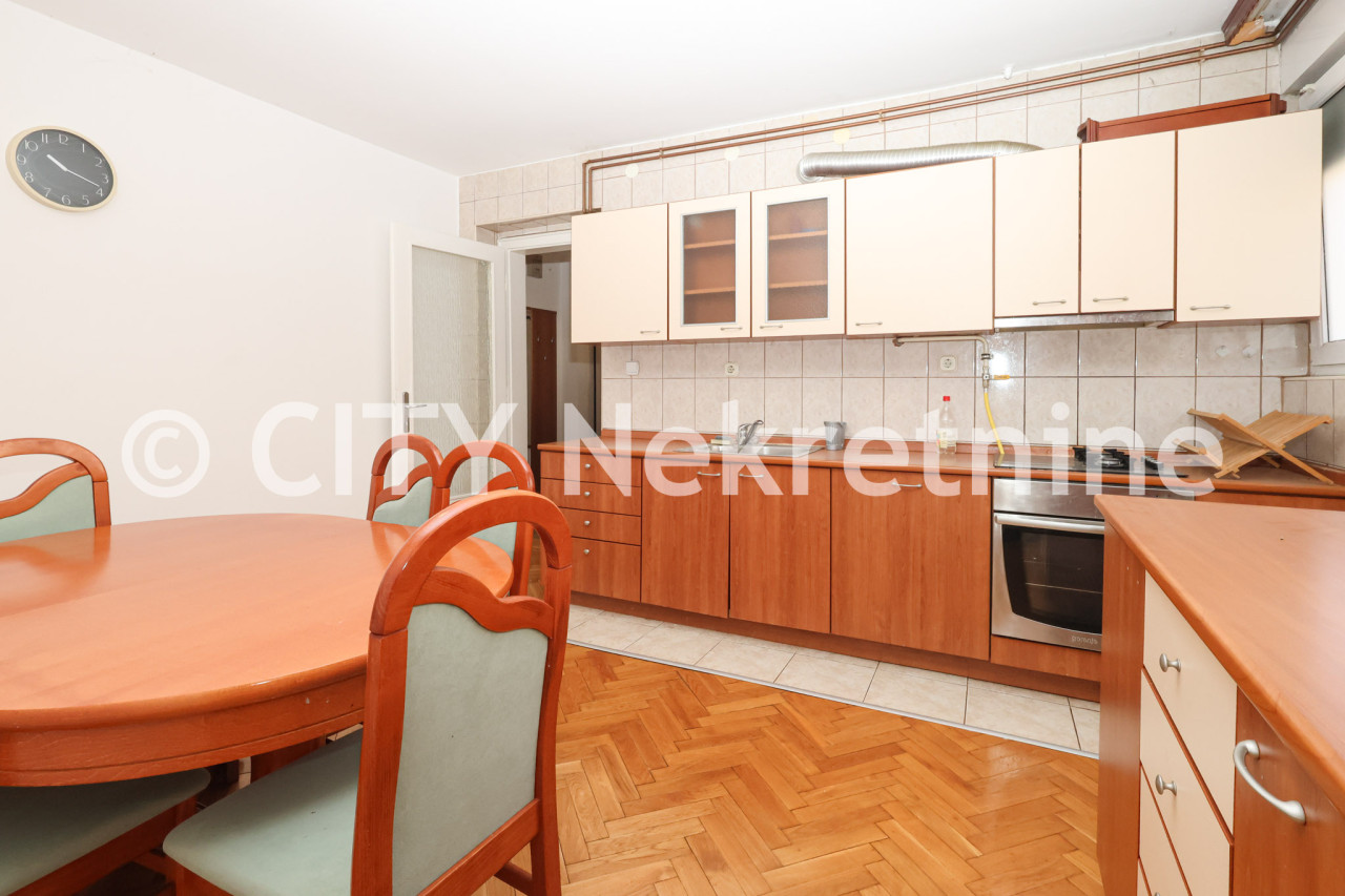 Trosoban stan - Centar - Džidžikovac - Čekaluša - 77 m2 6