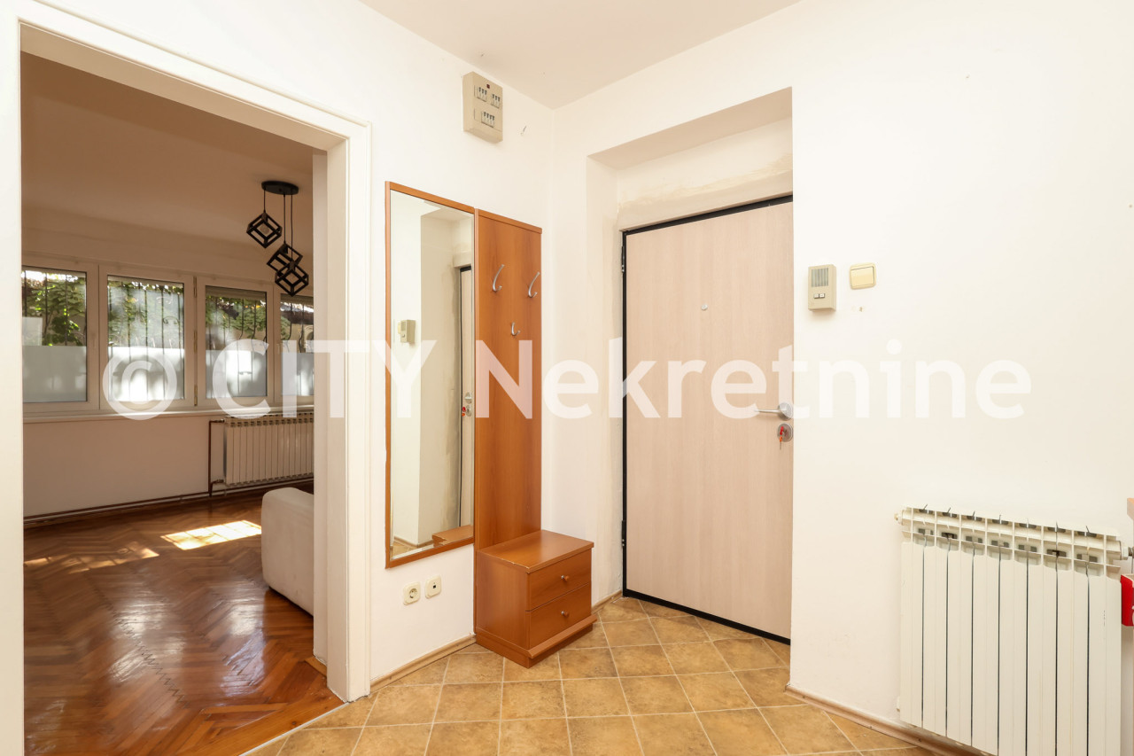 Trosoban stan - Centar - Džidžikovac - Čekaluša - 77 m2 19
