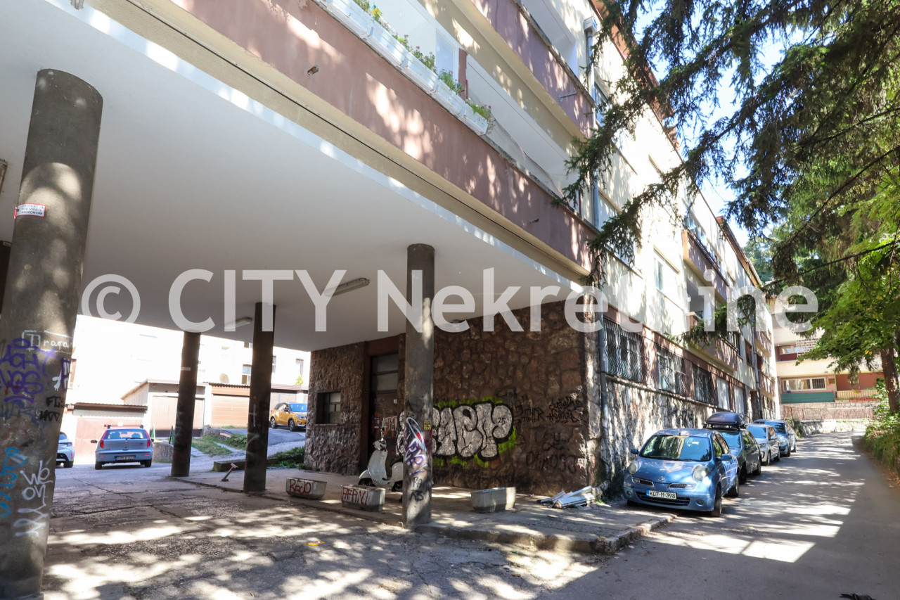 Trosoban stan - Centar - Džidžikovac - Čekaluša - 77 m2 23
