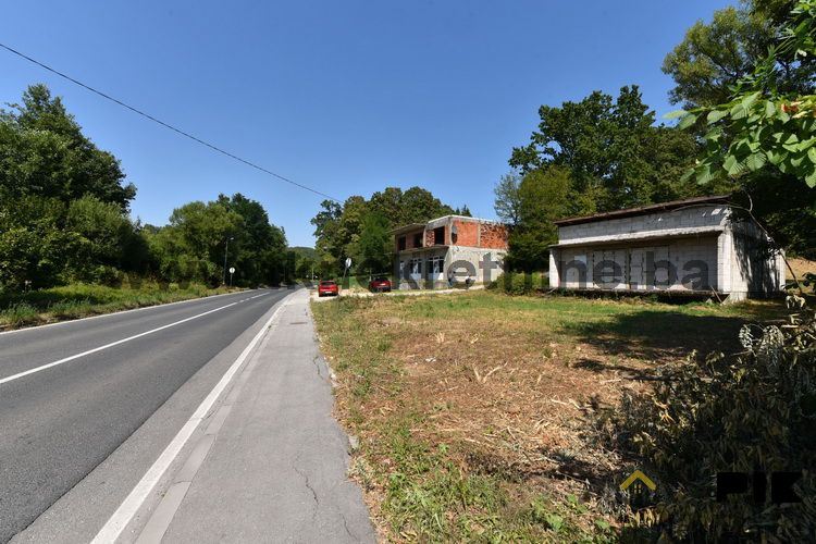 TUZLA-PAR SELO Zemljišna parcela sa započetim stambenim objektom 6
