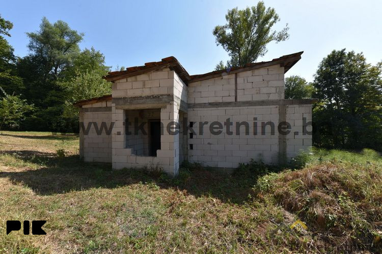 TUZLA-PAR SELO Zemljišna parcela sa započetim stambenim objektom 7
