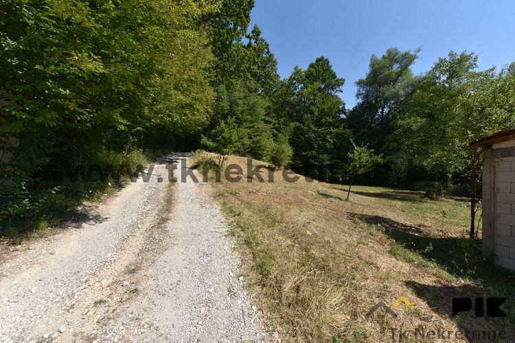 TUZLA-PAR SELO Zemljišna parcela sa započetim stambenim objektom 12
