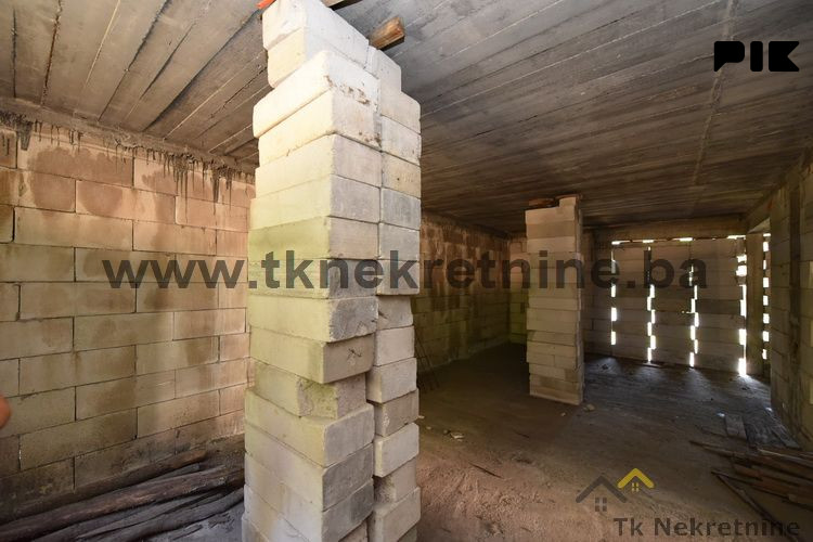 TUZLA-PAR SELO Zemljišna parcela sa započetim stambenim objektom 14