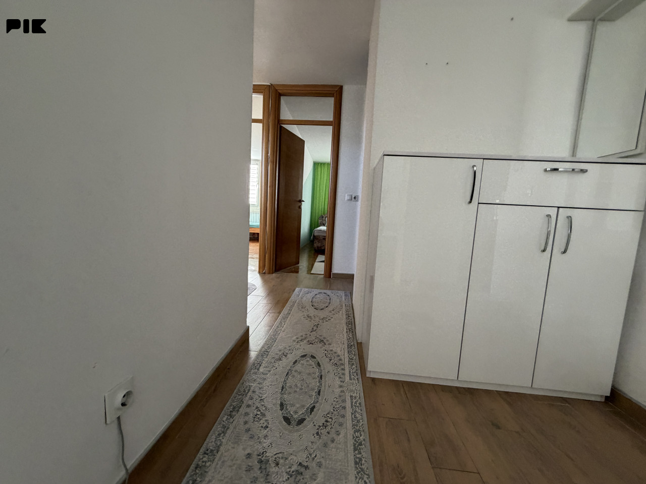 Potpuno renoviran trosoban stan 65 m2 Alipašino Polje Novi Grad 2