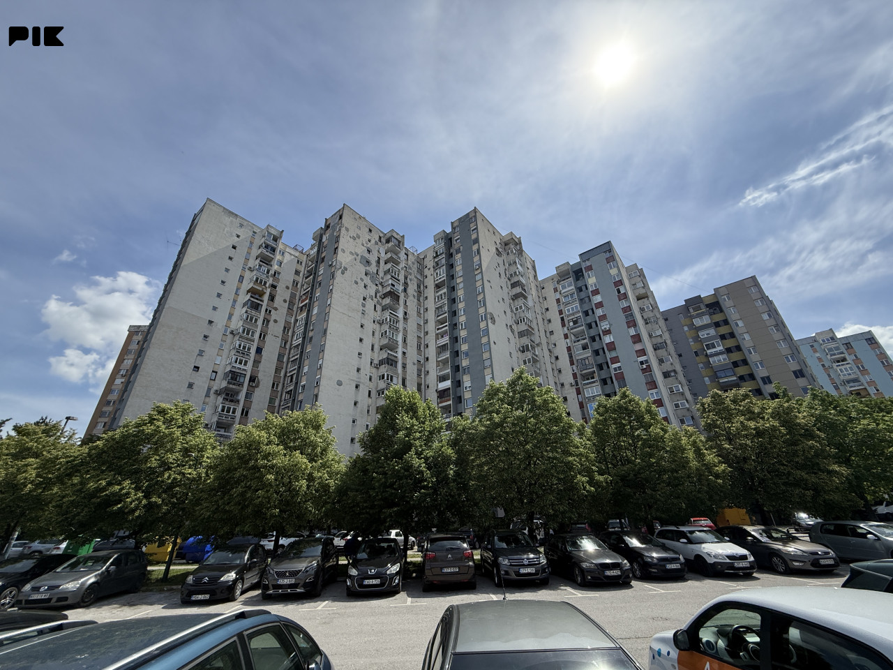 Potpuno renoviran trosoban stan 65 m2 Alipašino Polje Novi Grad