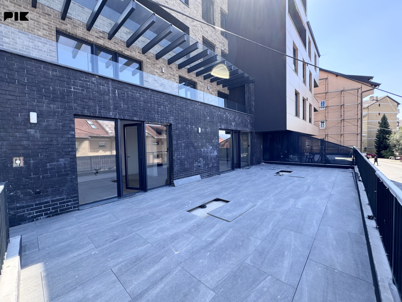Breka luksuzan četverosoban stan 157 m2 sa prostranom terasom 11