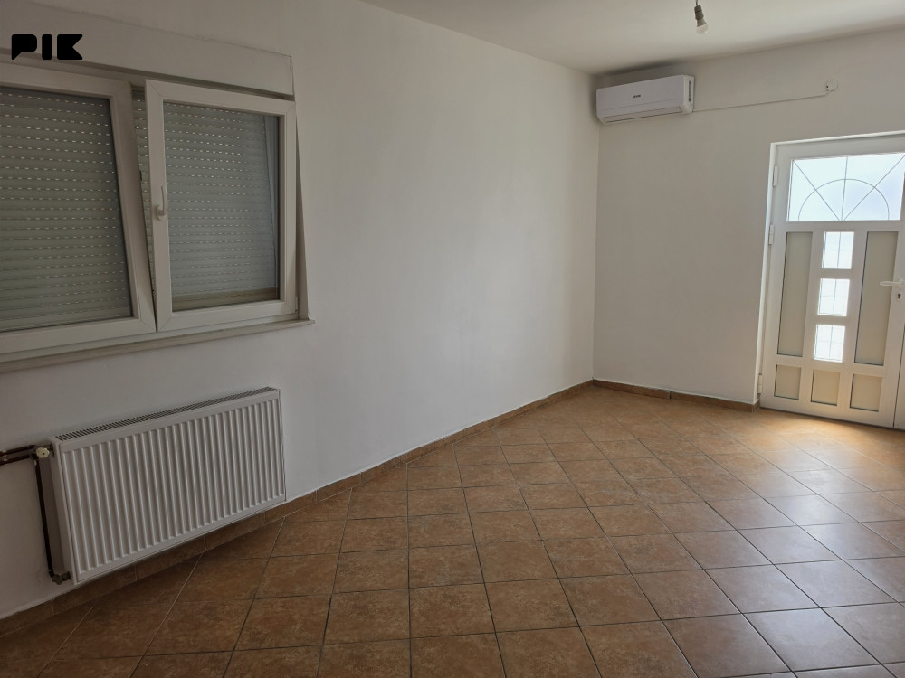 Izdaje se kuća na Petrićevcu 360m2 4