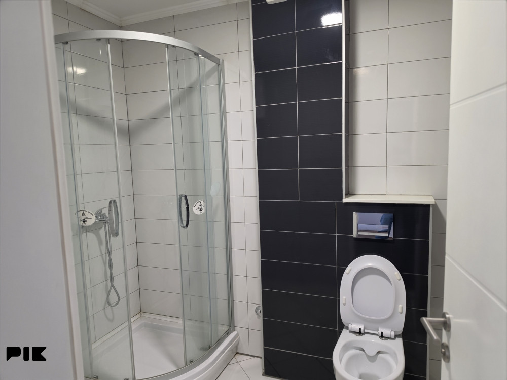 Izdaje se kuća na Petrićevcu 360m2 6