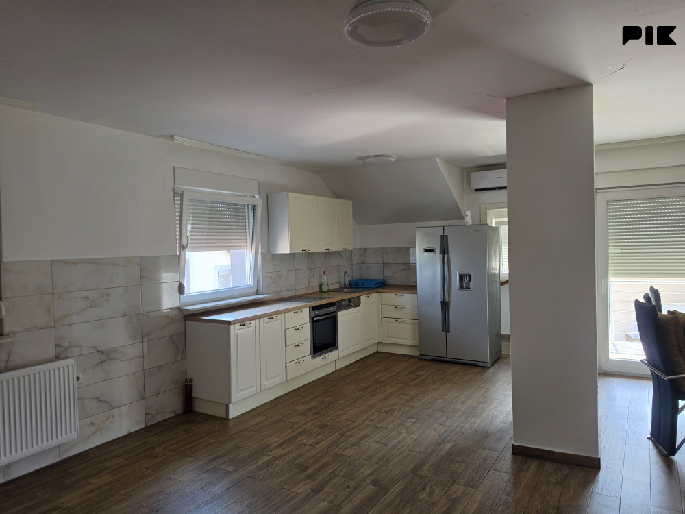 Izdaje se kuća na Petrićevcu 360m2 5