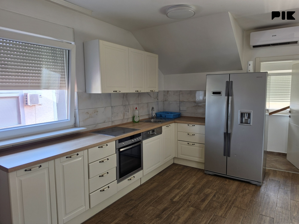 Izdaje se kuća na Petrićevcu 360m2 8