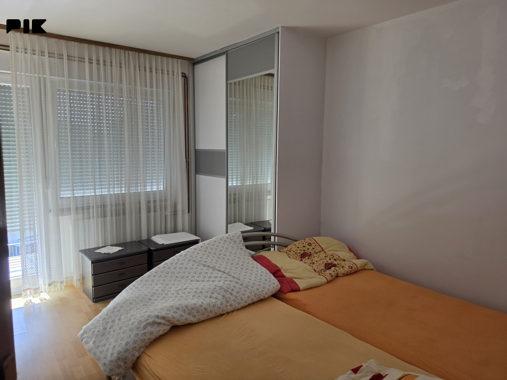 Izdaje se kuća na Petrićevcu 360m2 14