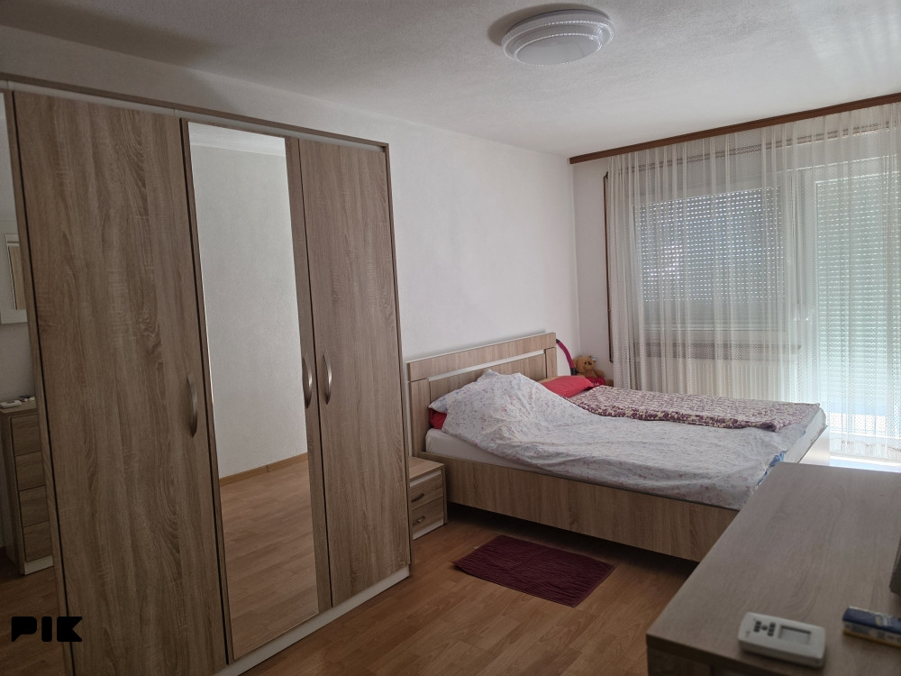 Izdaje se kuća na Petrićevcu 360m2 13