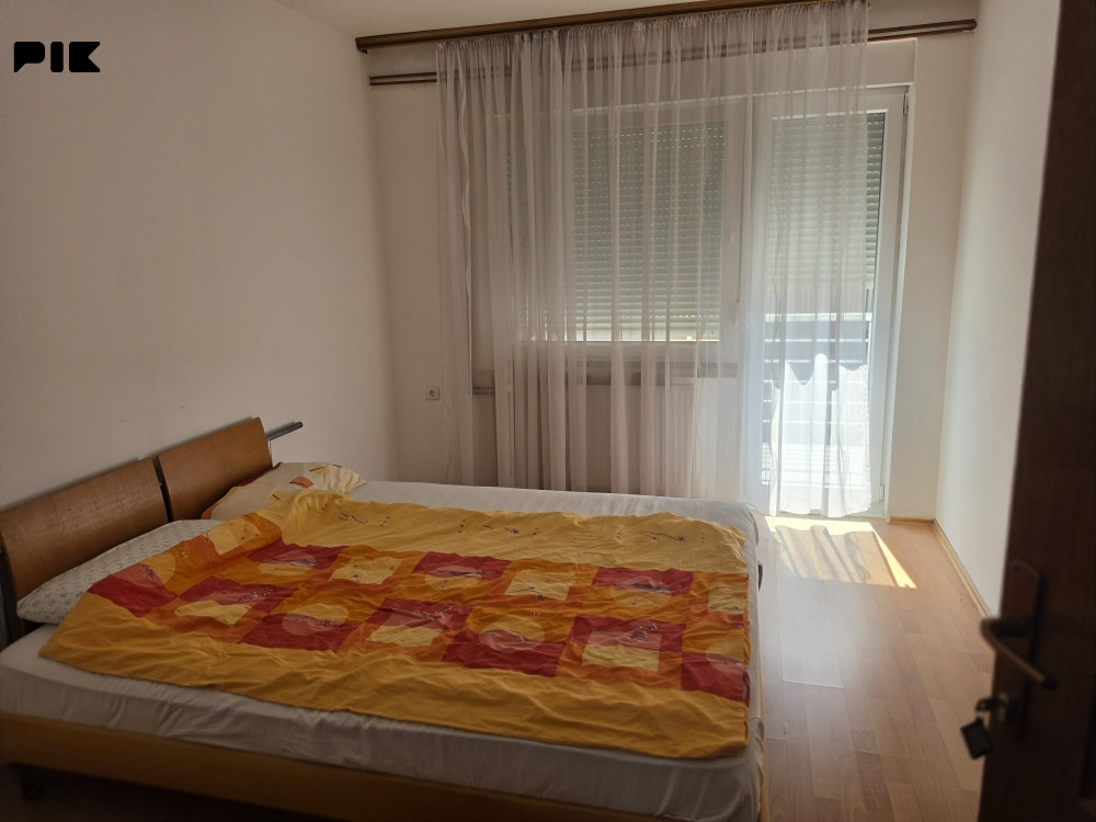 Izdaje se kuća na Petrićevcu 360m2 12