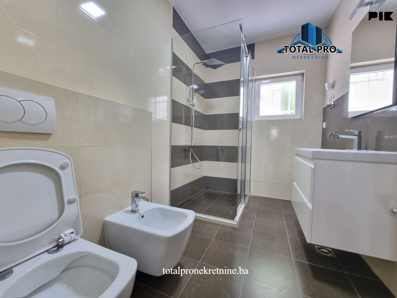 TOTAL PRO/ Kuća sa pslovnim prostorom 390m2 / Marijin Dvor 10