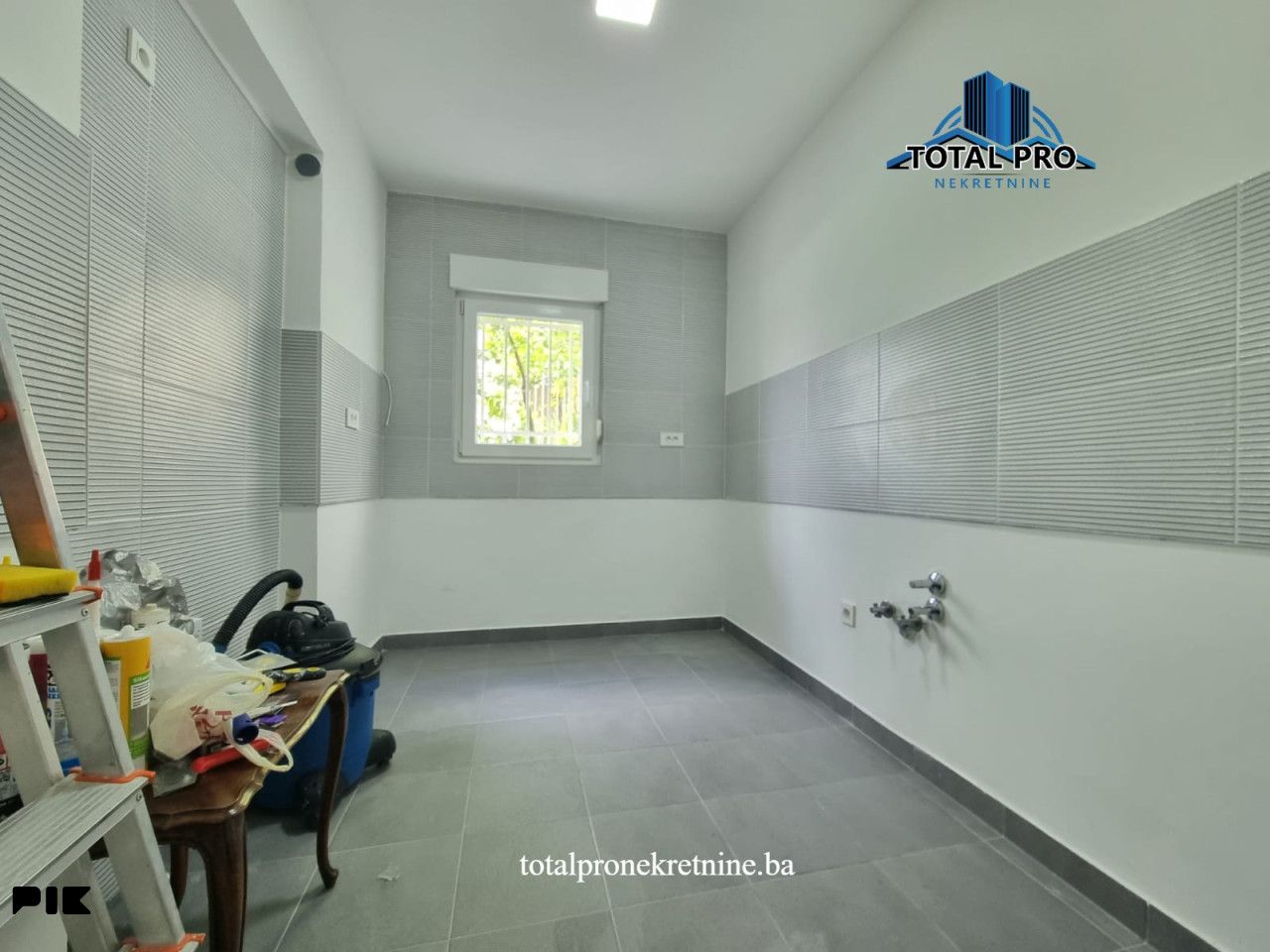 TOTAL PRO/ Kuća sa pslovnim prostorom 390m2 / Marijin Dvor 11