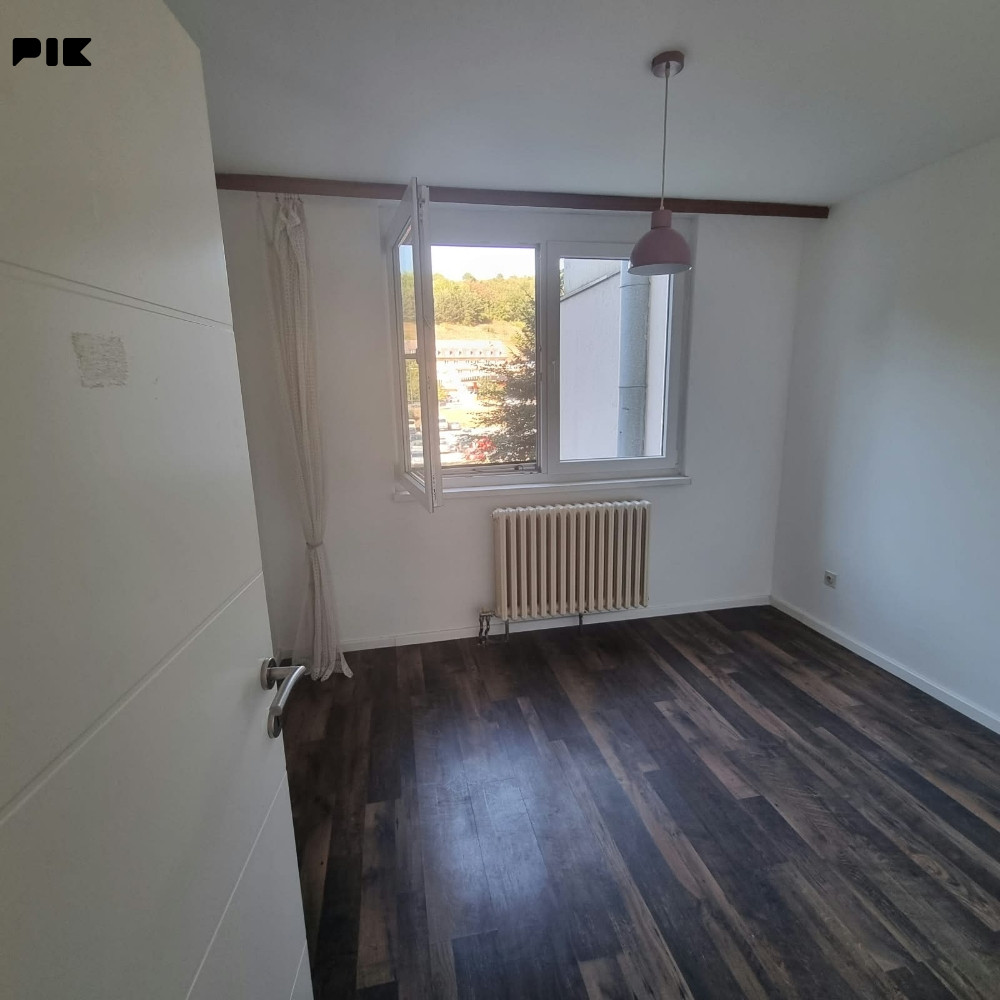 CAPITAL/ Trosoban stan Dobrinja 3/ 86m2/ 1.sprat/ T.S.Olimpijade 5