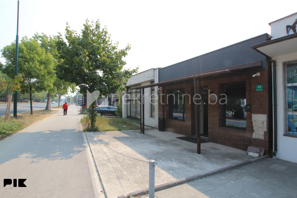 m2: Aerodromsko naselje / kancelarija 45m2 / prizemlje / parking 5
