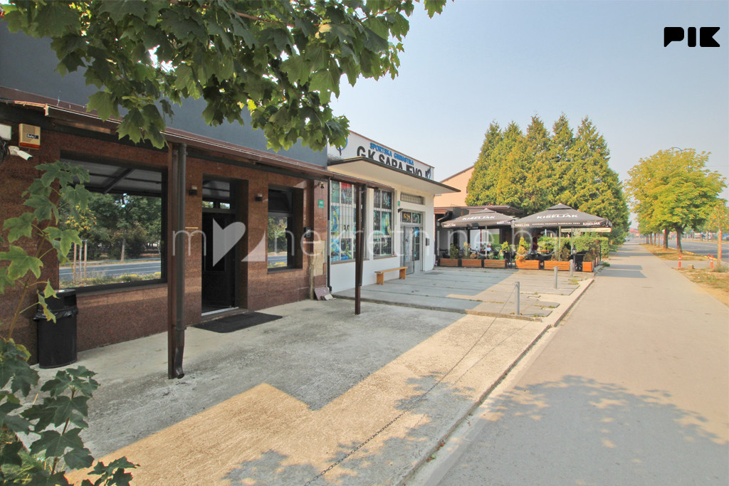 m2: Aerodromsko naselje / kancelarija 45m2 / prizemlje / parking 6