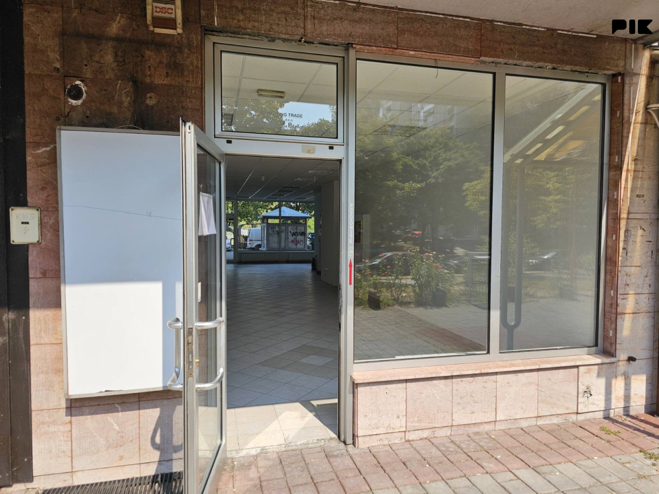 Poslovni prostor Tuzla - Stupine B1 95m2 PRIZEMLJE + 55m2 SUTEREN 2