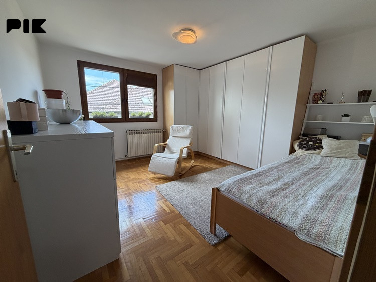 Trospratna kuća sa garažom, Centar 14