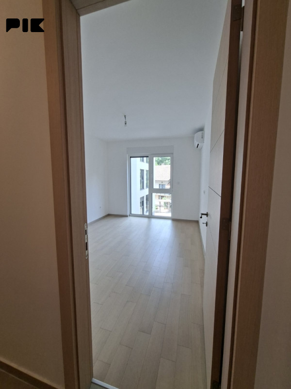 Residence Mejtaš, novogradnja, cetverosoban stan sa bastom! 5