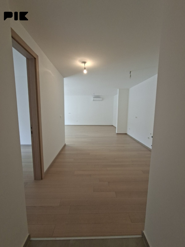 Residence Mejtaš, novogradnja, cetverosoban stan sa bastom! 8