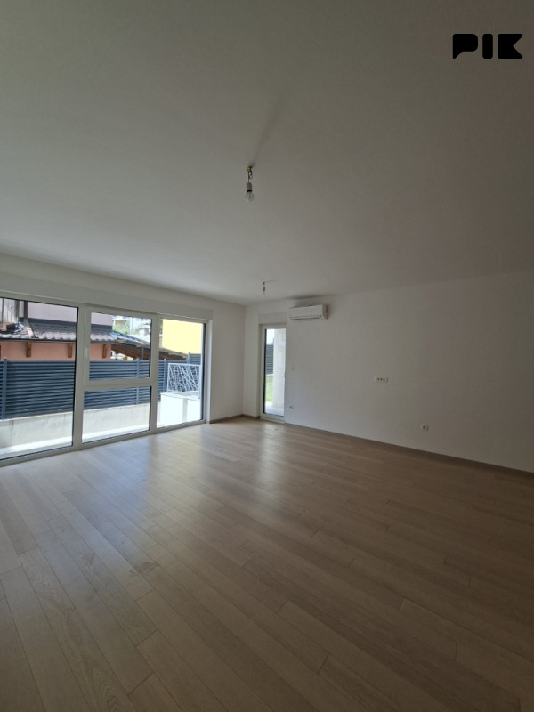 Residence Mejtaš, novogradnja, cetverosoban stan sa bastom! 10
