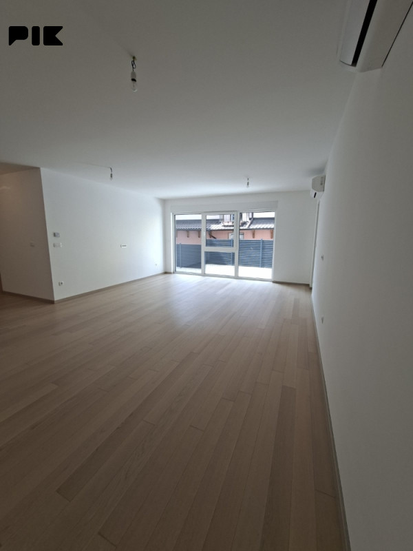 Residence Mejtaš, novogradnja, cetverosoban stan sa bastom! 9