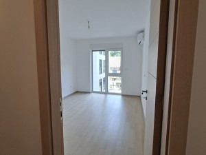 Residence Mejtaš, novogradnja, cetverosoban stan sa bastom! photo 5