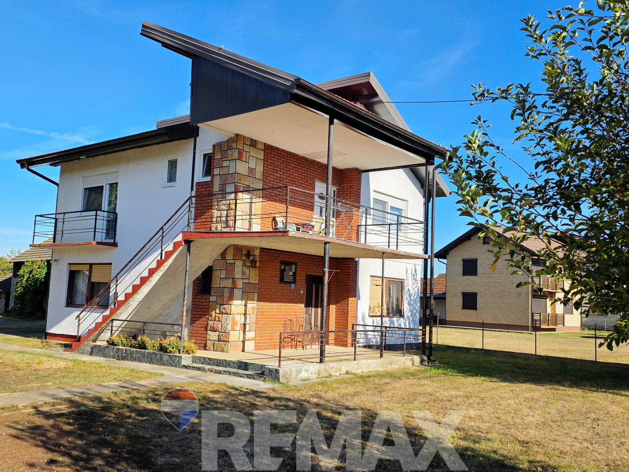 Kuća 150m2 na placu 821m2, sprat renoviran - Inađol Srbac 2