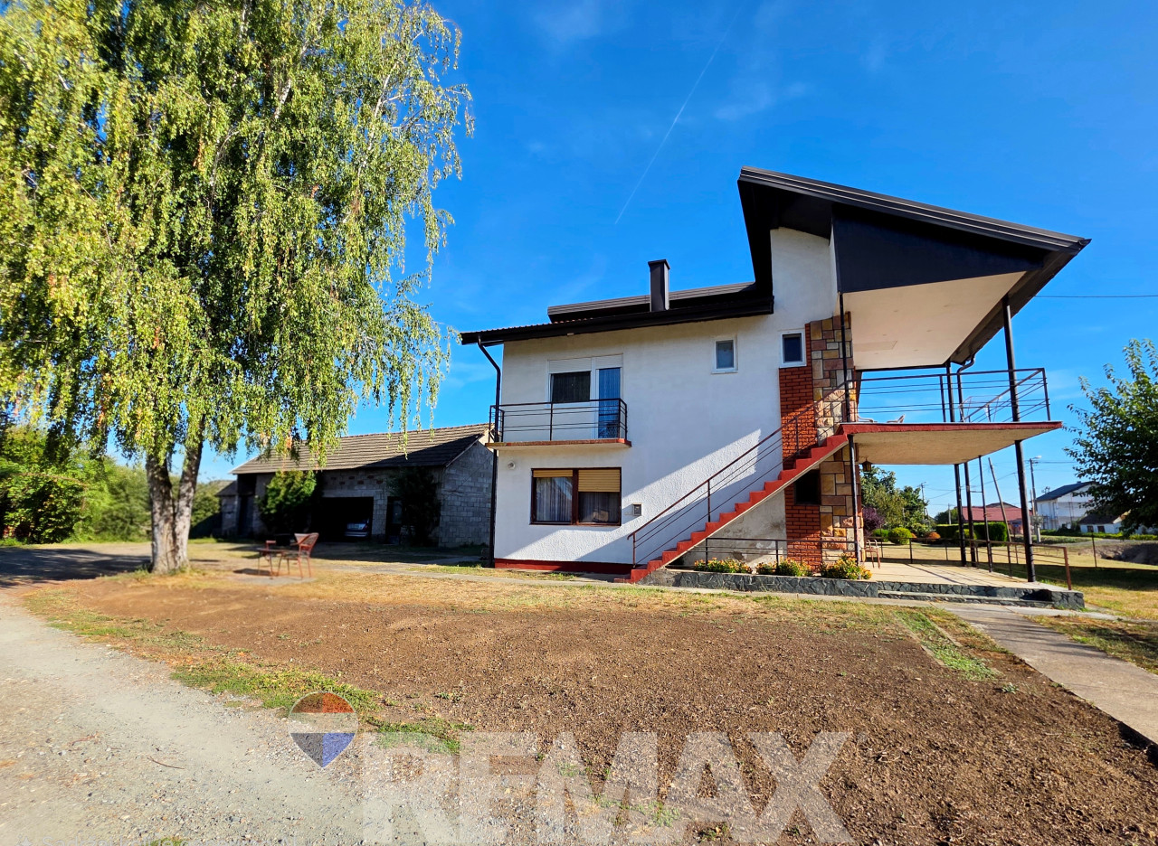 Kuća 150m2 na placu 821m2, sprat renoviran - Inađol Srbac 6