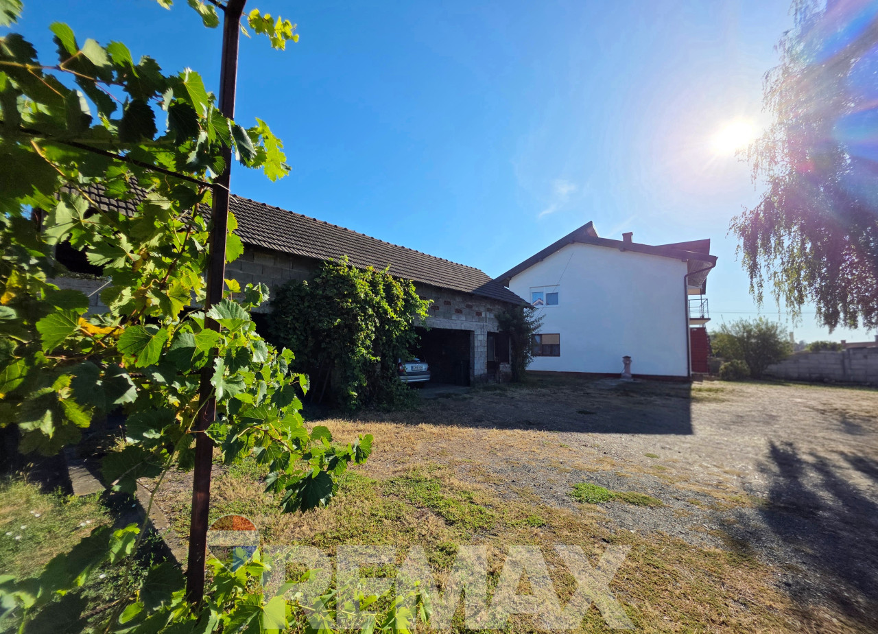 Kuća 150m2 na placu 821m2, sprat renoviran - Inađol Srbac 10