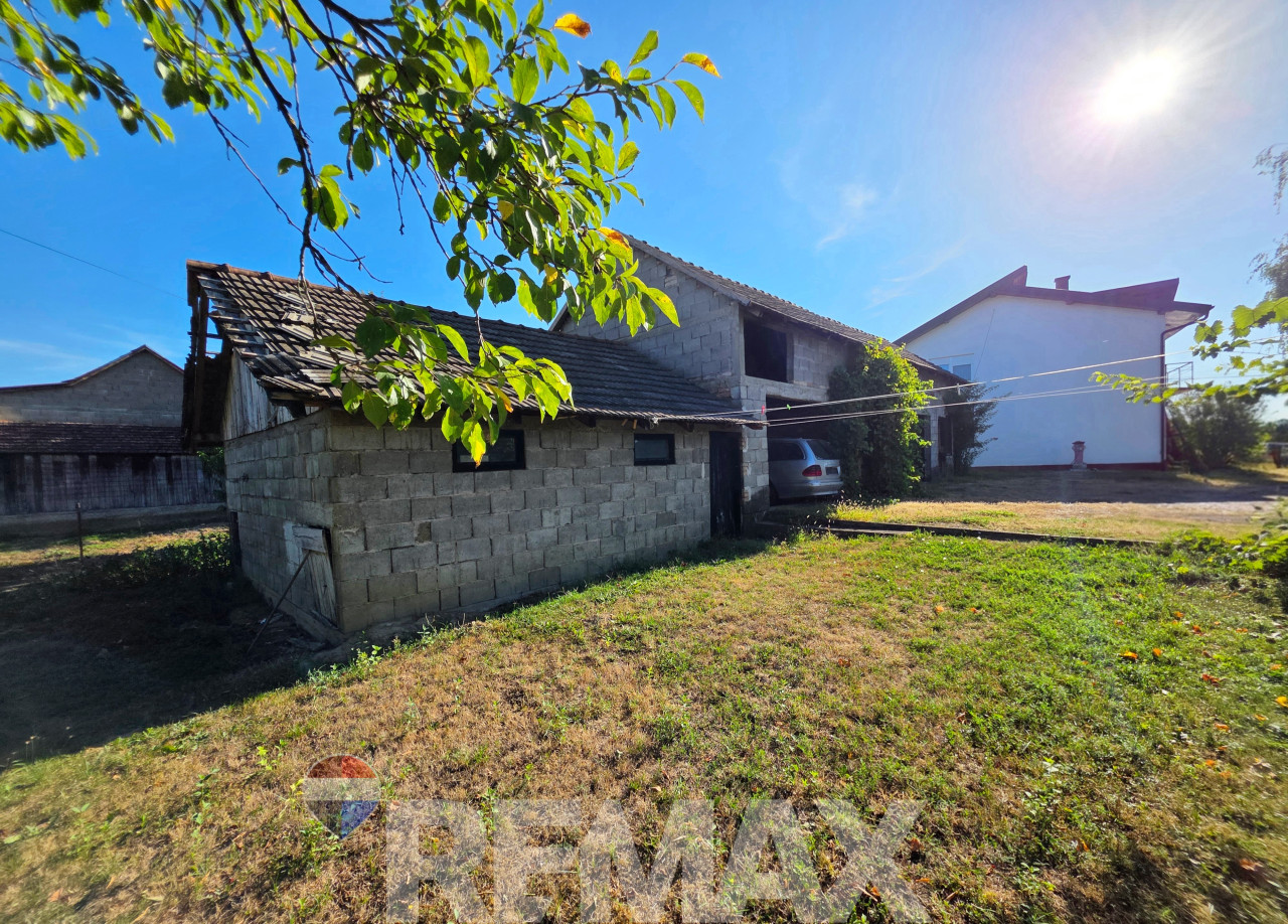 Kuća 150m2 na placu 821m2, sprat renoviran - Inađol Srbac 11