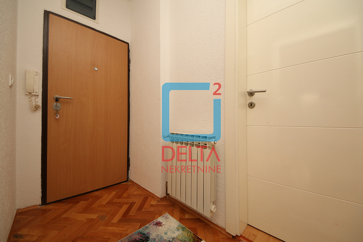 Adaptiran i namješten prostran trosoban stan / 85m2 / Dobrinja 15