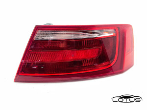 Desna štop lampa Audi A5 8T 2011-2015 8T0945096F
