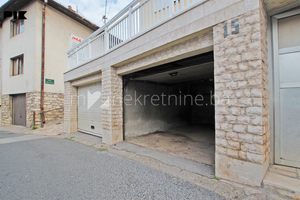 m2: Stari Grad / Vratnik / Adaptiran trosoban stan 63m2 / garaža 15
