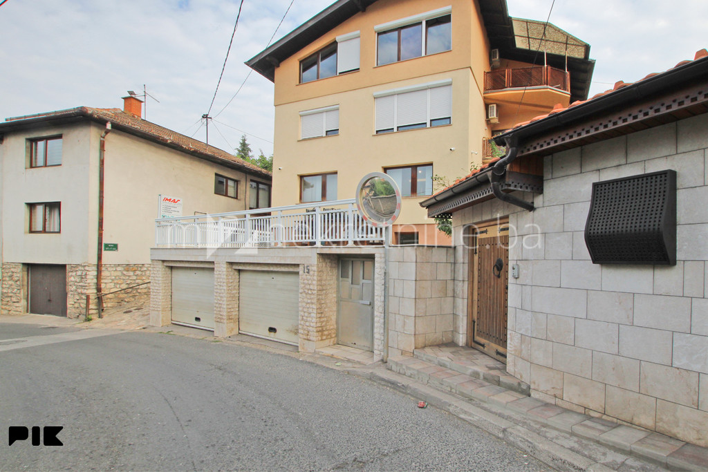 m2: Stari Grad / Vratnik / Adaptiran trosoban stan 63m2 / garaža 16