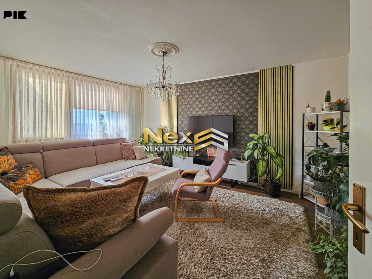 Trosoban stan Alipašino Polje/Novi Grad 70m2 3