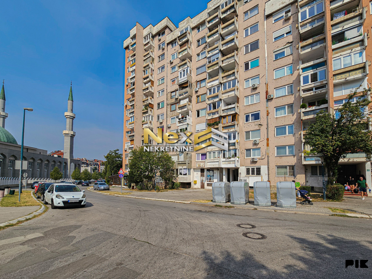 Trosoban stan Alipašino Polje/Novi Grad 70m2 2