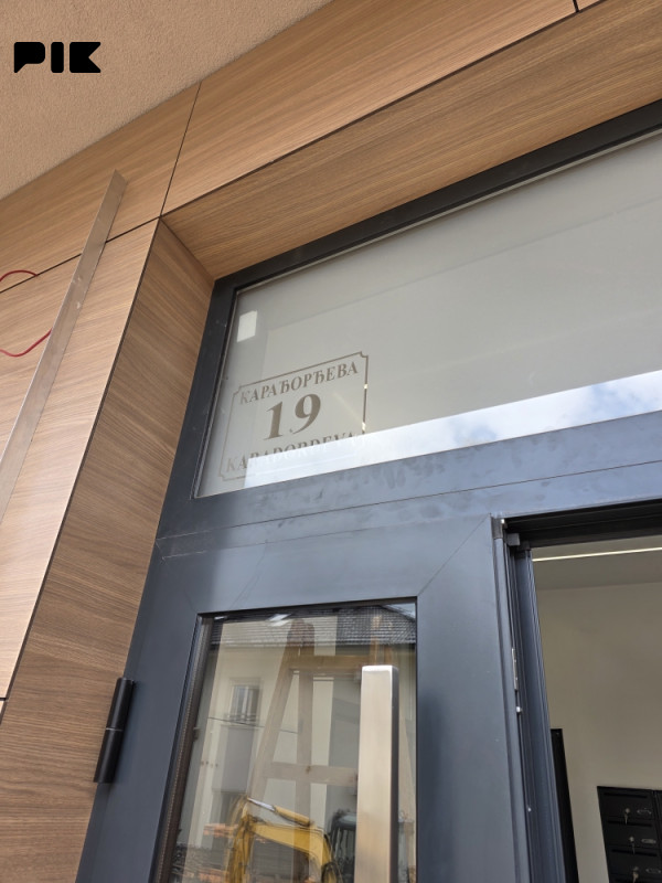 NOV, NEnamješten stan u centru - 48m2 - kod gimnazije - izdavanje 19