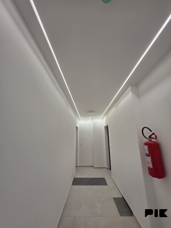 NOV, NEnamješten stan u centru - 48m2 - kod gimnazije - izdavanje 17