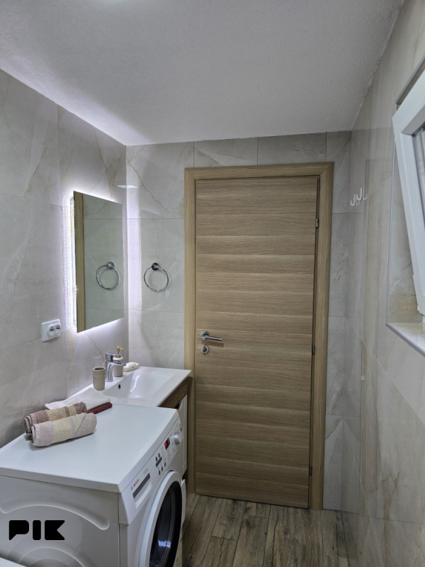 Stan na dan Banja Luka, apartman sa parkingom 7