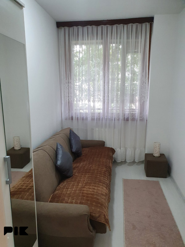 Potpuno namješten i renoviran trosoban stan, Grbavica 4