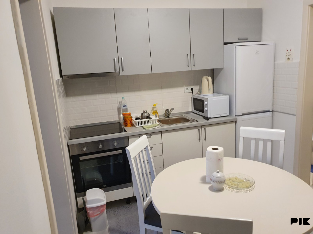 Potpuno namješten i renoviran trosoban stan, Grbavica 9